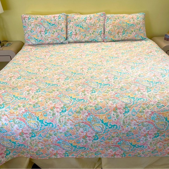Lauren Ralph Lauren Other - Lauren Ralph Lauren King Size Bed Quilt and 3 Standard Shams Pastel Paisley